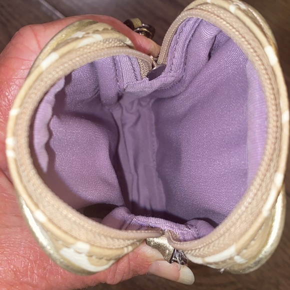 Coach - Tan & white wristlet with metallic trim - Picture 4 of 4